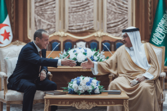 le président tebboune reçoit le ministre saoudien de l'intérieur pour des discussions cruciales, marquant une étape significative dans les relations bilatérales entre l'algérie et l'arabie saoudite. découvrez les enjeux abordés et les perspectives de coopération.