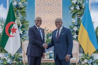 le président tebboune reçoit son homologue rwandais à nouakchott pour des discussions sur la coopération bilatérale et les enjeux régionaux. un rendez-vous marqué par des échanges fructueux et des projets communs pour renforcer les liens entre l'algérie et le rwanda.